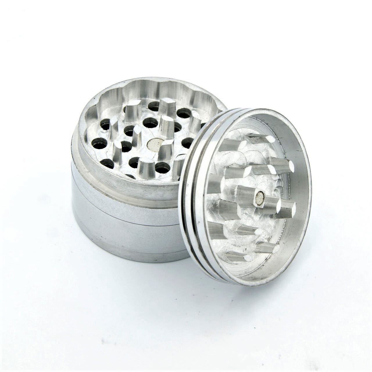 Classic Metallic Herb crusher/Grinder Medium with filter (42 mm) - Outontrip