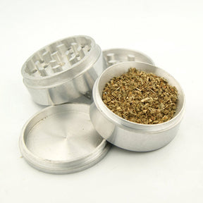 Classic Metallic Herb crusher/Grinder Medium with filter (42 mm) - Outontrip